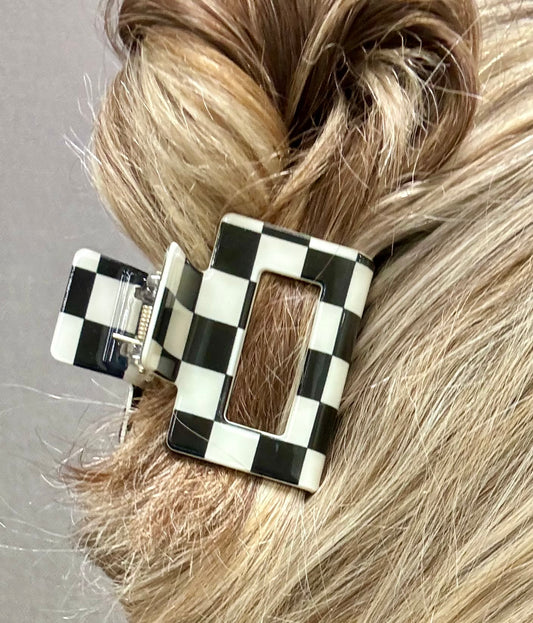 Mini Black & White checkered clawclip! 🪩